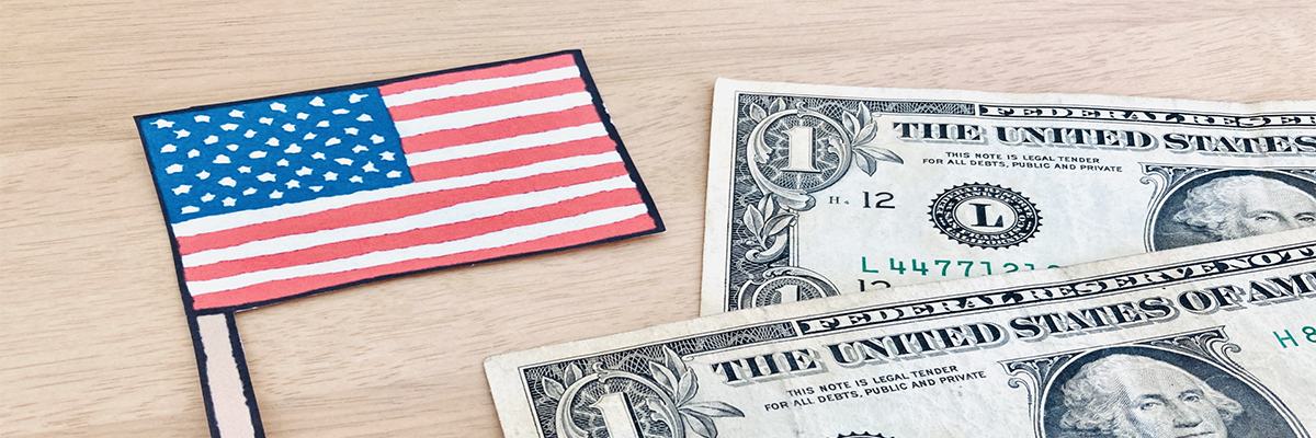 イメージ：米国旗とドル紙幣